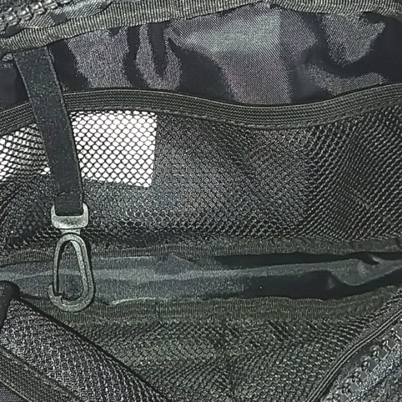 NWOT LOLE FLEECE BELT/WAIST BAG - Picture 6 of 7